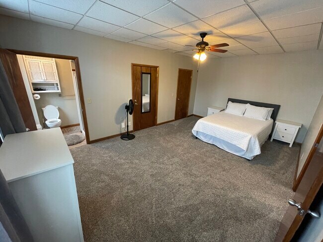 Large Bedroom 2 with queen bed - 259 S Miami St