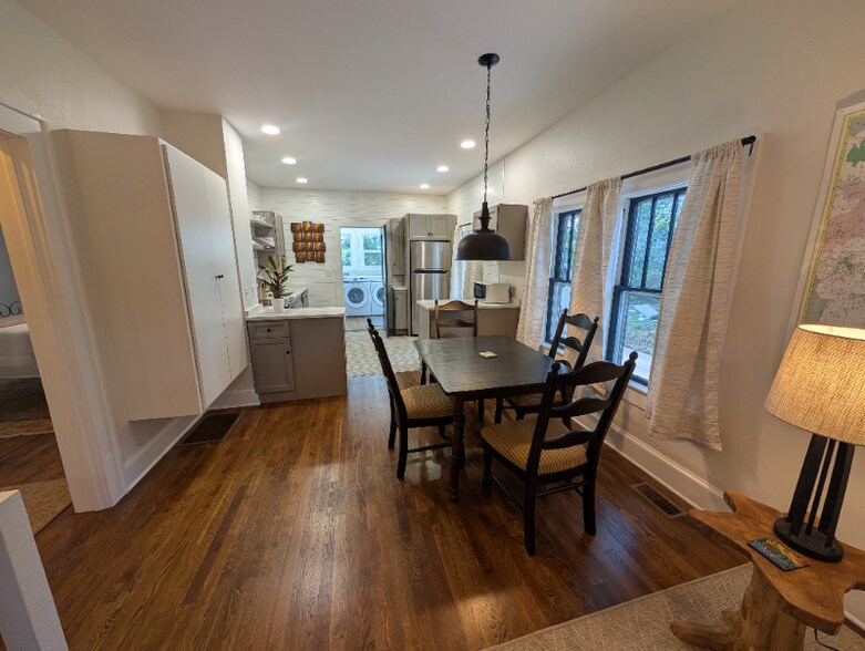 Building Photo - 604 Yarborough St