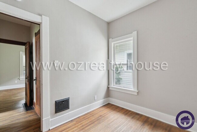 Building Photo - 2027 Berkshire Pl