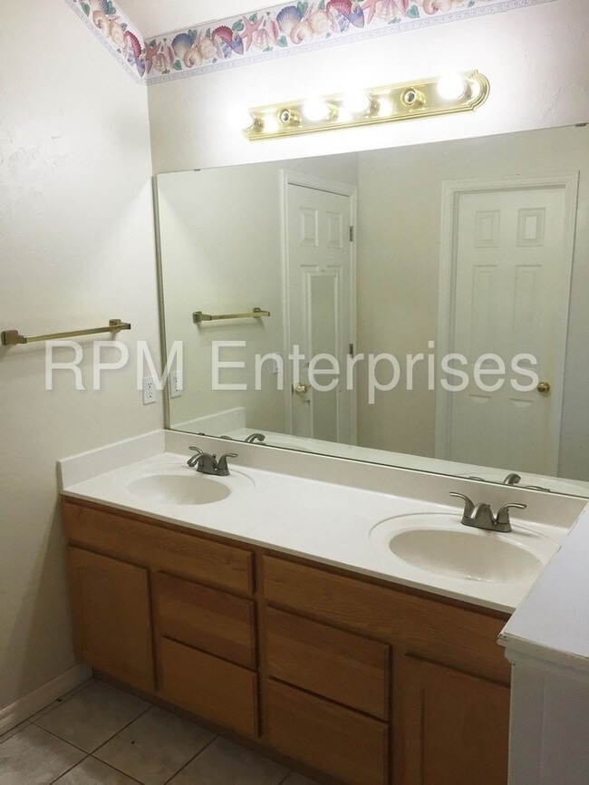 Building Photo - MOVE IN SPECIAL of $300 Off First Months Rent