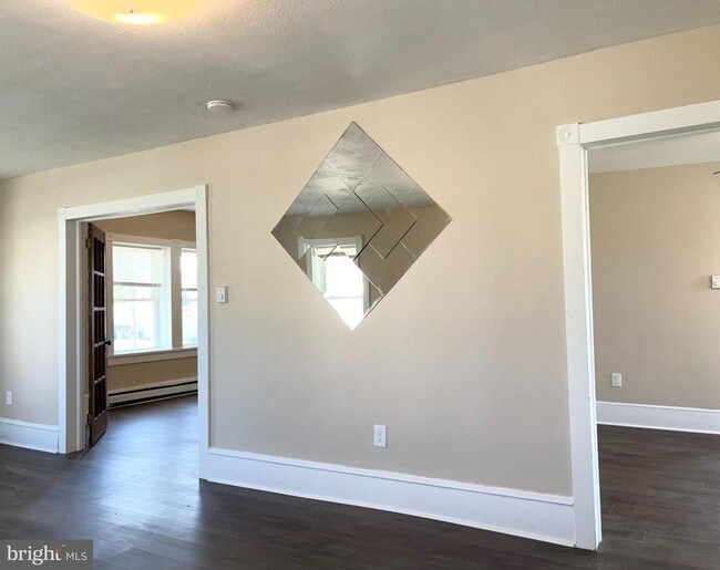 Building Photo - 26 Orchard St W