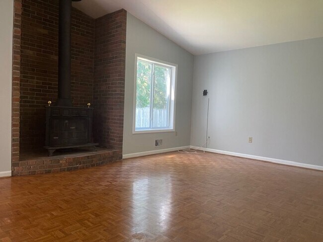 Building Photo - 223 Fairport Rd