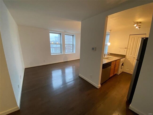 Building Photo - 5330 Pershing Ave