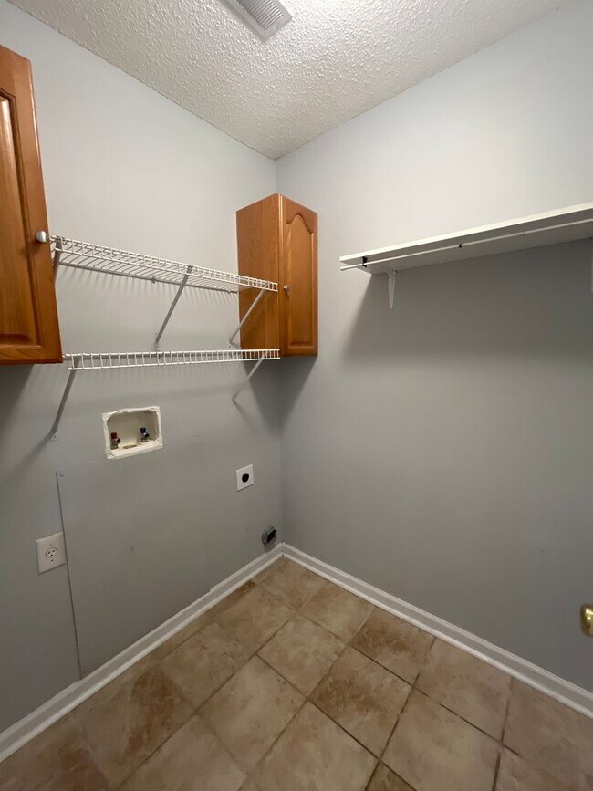 Building Photo - Pristine 2Br 2.5Ba in Persimmon Hill