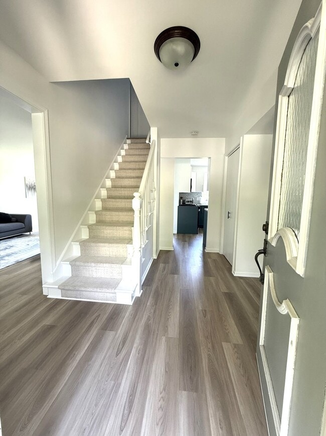 Building Photo - 715 Merlin Dr