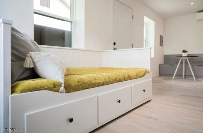 Building Photo - 715 S 3rd St