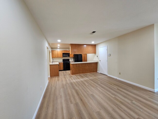 Building Photo - Spacious 4-Bedroom Home on the El Cerrito ...