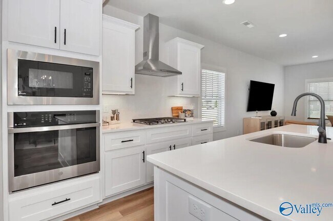 Building Photo - 64 Mountain Vis Cir