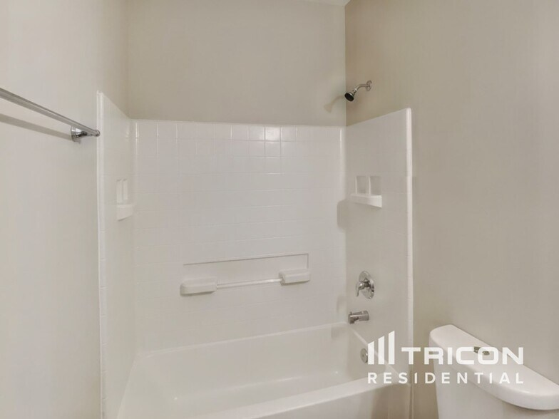 Building Photo - 75 Scotts Dr