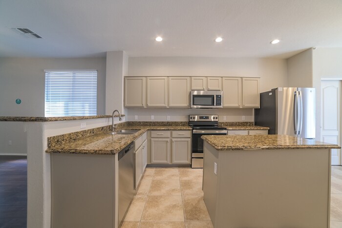Building Photo - 4210 S Mariposa Dr