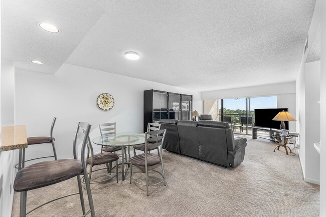 Building Photo - 6662 Boca Del Mar Dr