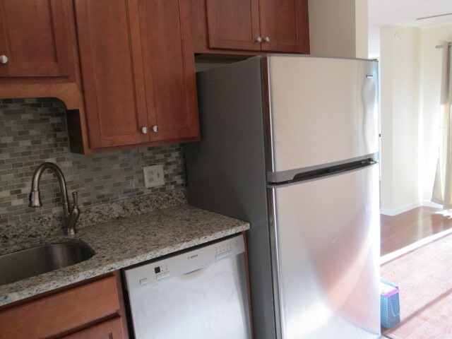KITCHEN - 721 Robert Frost Dr