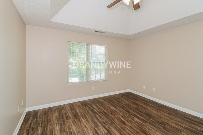 Building Photo - 631 Waynes Ct SE