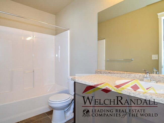 Building Photo - Beautiful 3 Bed 2 Bath Townhome in Harrisv...