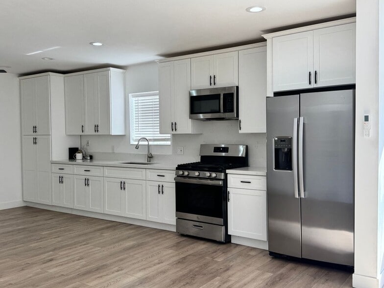 Building Photo - 5773 Angela Ave