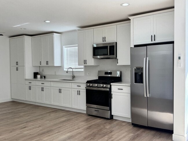 Building Photo - 5773 Angela Ave