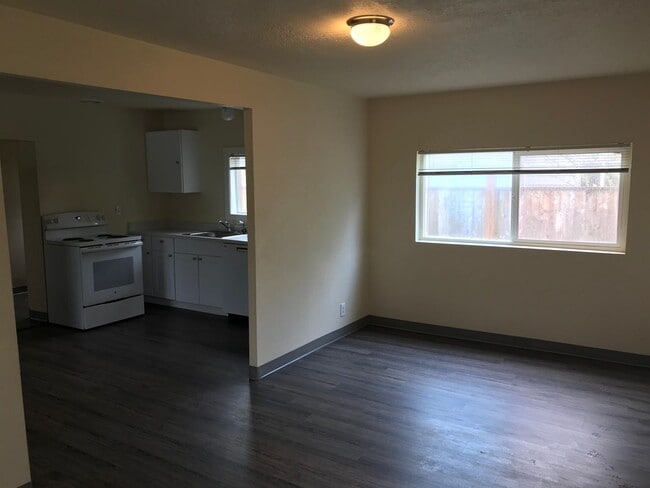 Building Photo - [HUD 1087] 2 Bedroom 2 Bathroom w/ Large Back Yard