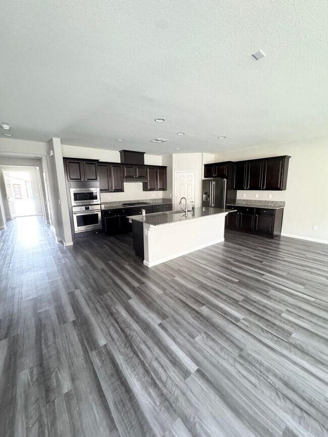 Building Photo - Charming 4 Bedroom Newer South Reno Home