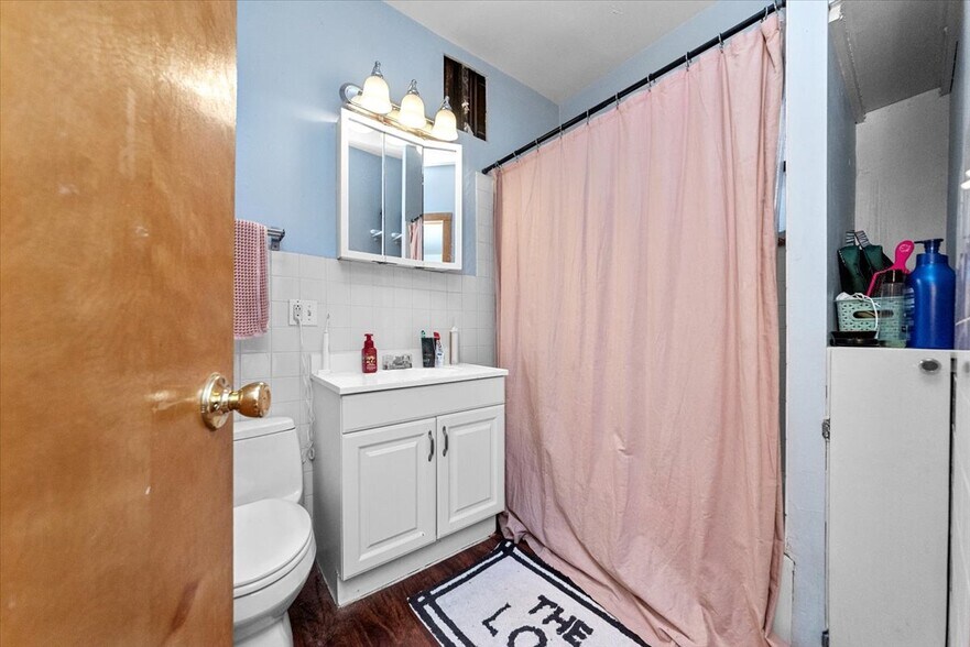 Building Photo - 910 W Gunnison St