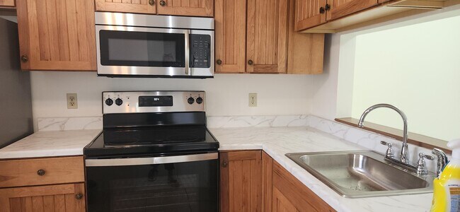 Building Photo - 6832 Palmetto Cir S