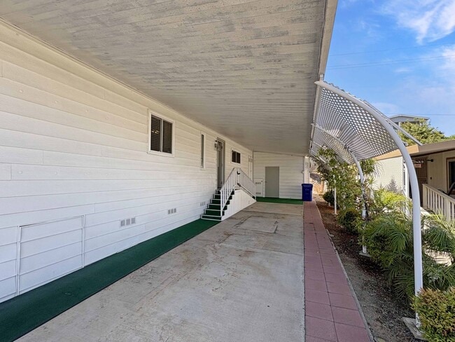 Building Photo - Spacious 2BR/2BA Home for Rent in 55+ Comm...