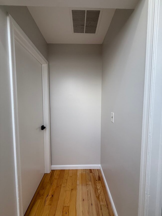 Building Photo - 271 Edgeware Ct