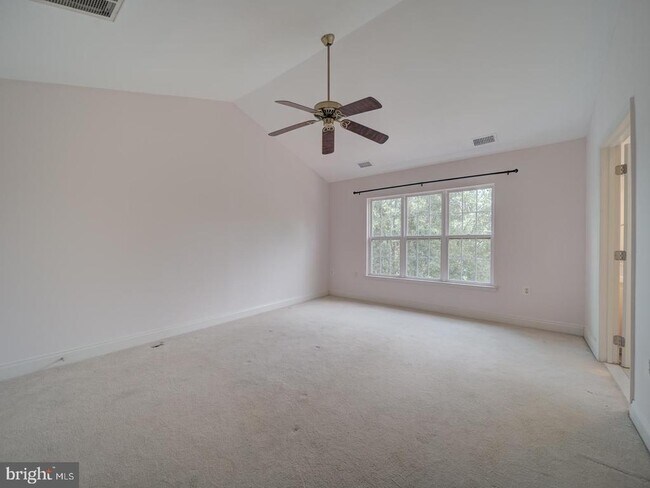 Building Photo - 113 Lake Cook Dr