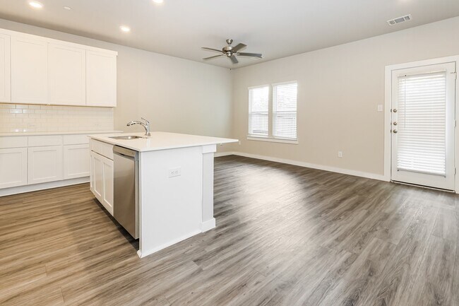 Building Photo - 18326 W Centro Cir