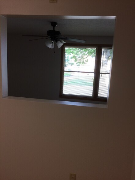 Dining area - 7065 Starcliff Ave NW