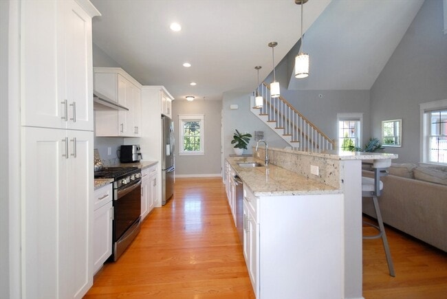 Building Photo - 19 Brigham Farm Ln