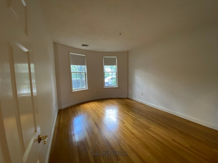 Building Photo - 20 Brooks Park