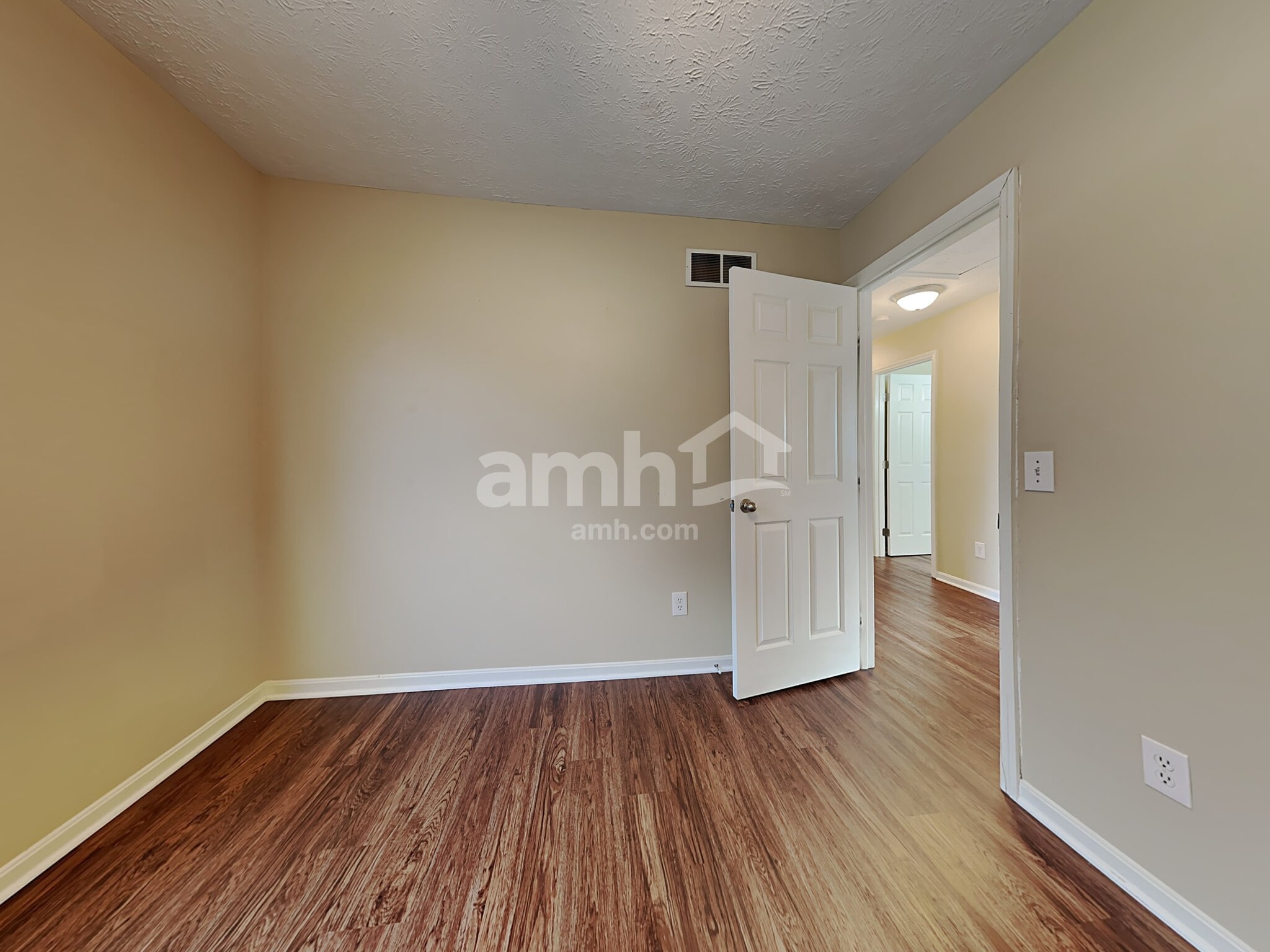 Building Photo - 7 Flamingo Ct