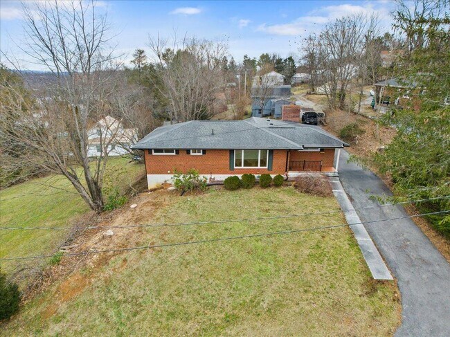 Building Photo - 100 9th Ave