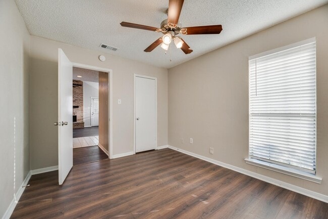 Building Photo - 620 Via Miramonte