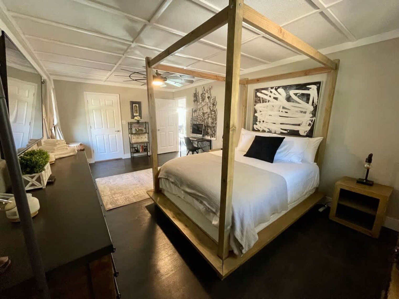 Building Photo - 104 SE 12th St