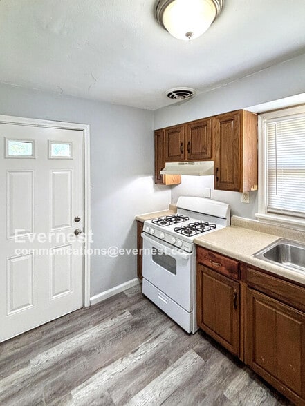 Building Photo - 6149 Jackson Ave