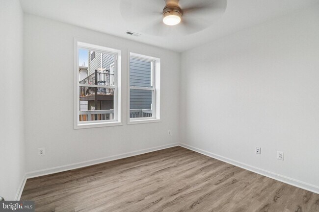 Building Photo - 303 Seaton Pl NE