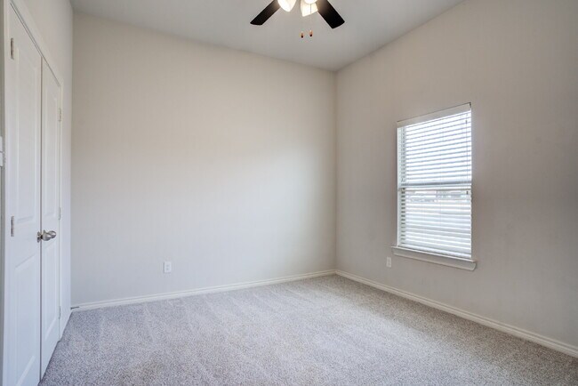 Building Photo - Modern townhome in South Lubbock