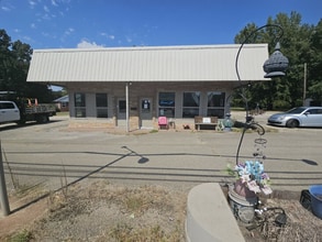 Building Photo - 16195 Highland Dr