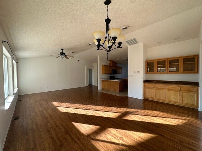 Building Photo - 3 Bedroom 2 Bathroom Home for rent in Bloomfield