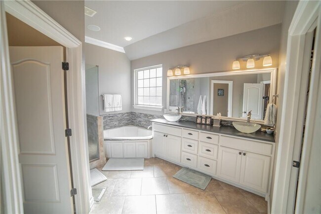 Building Photo - 3710 Monte Vallo Manor