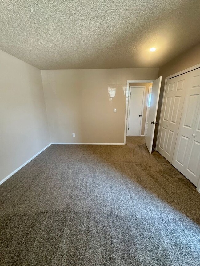 Building Photo - 4 Bedroom Home in Village 7, Centrally Loc...