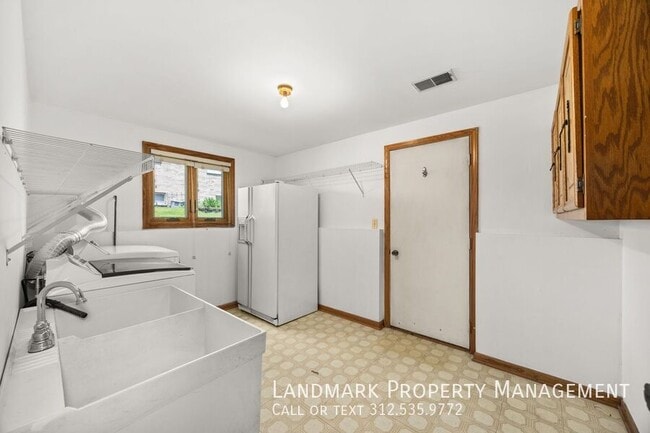 Building Photo - 14518 S Golden Oak Dr