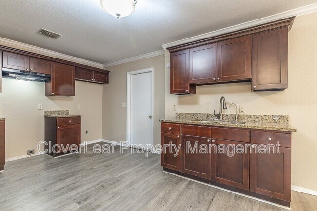 Building Photo - 3613 Candle Ridge Dr