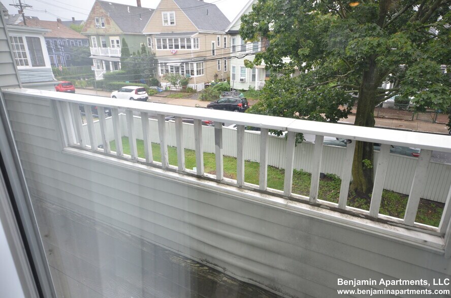 Building Photo - 142 North Beacon St