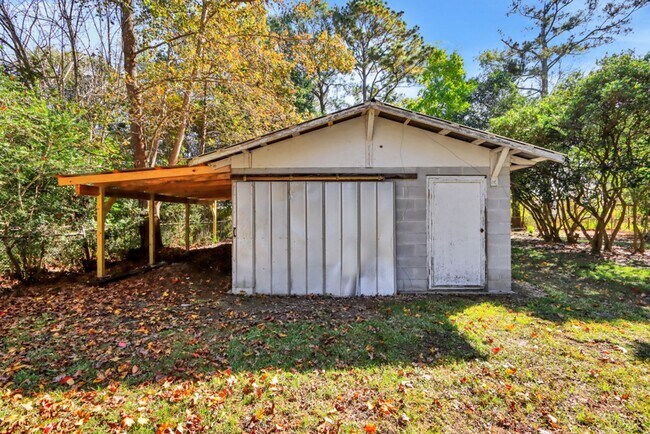 Building Photo - Great location