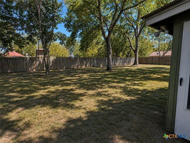 Building Photo - 511 E Milam St