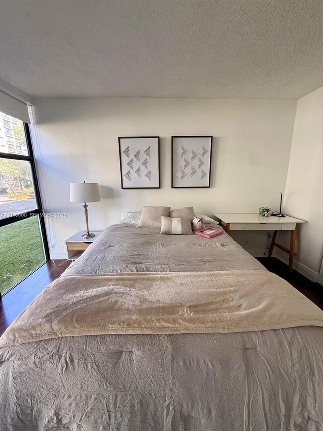 Building Photo - 17011 N Bay Rd