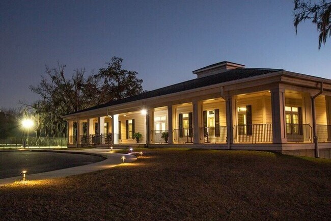 Building Photo - 104 Stratford Dr