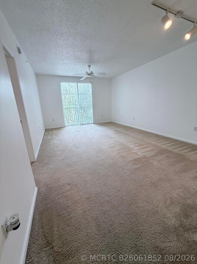 Building Photo - 630 S Sapodilla Ave